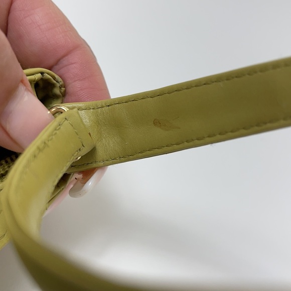 Kenneth Cole New York olive green leather wristlet zip close - Picture 6 of 7